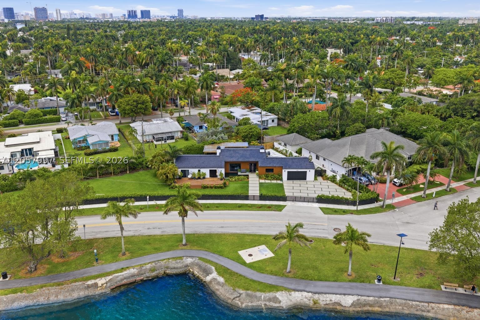 HOLLYWOOD LAKES SECTION - Residential