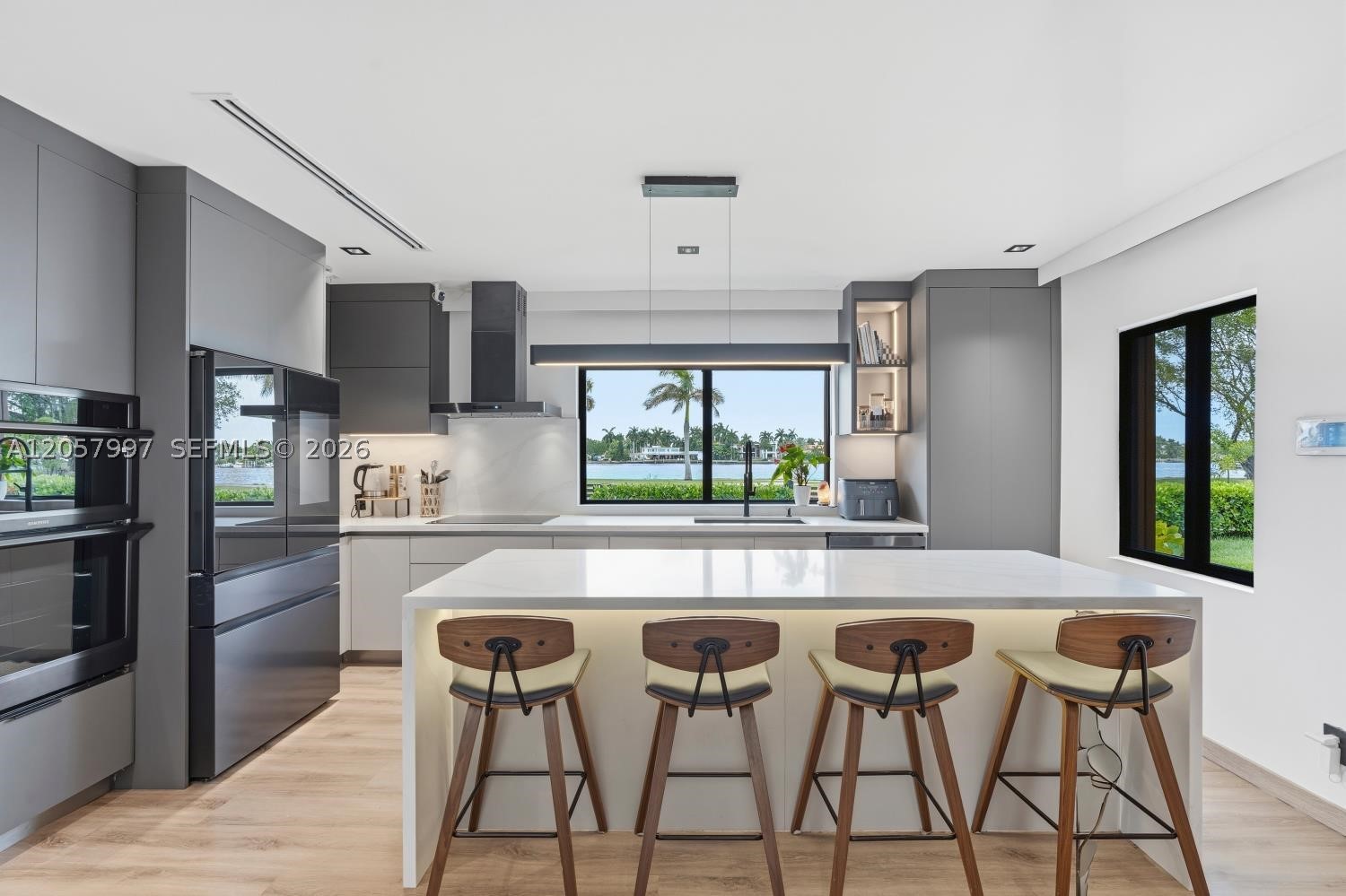 HOLLYWOOD LAKES SECTION - Residential