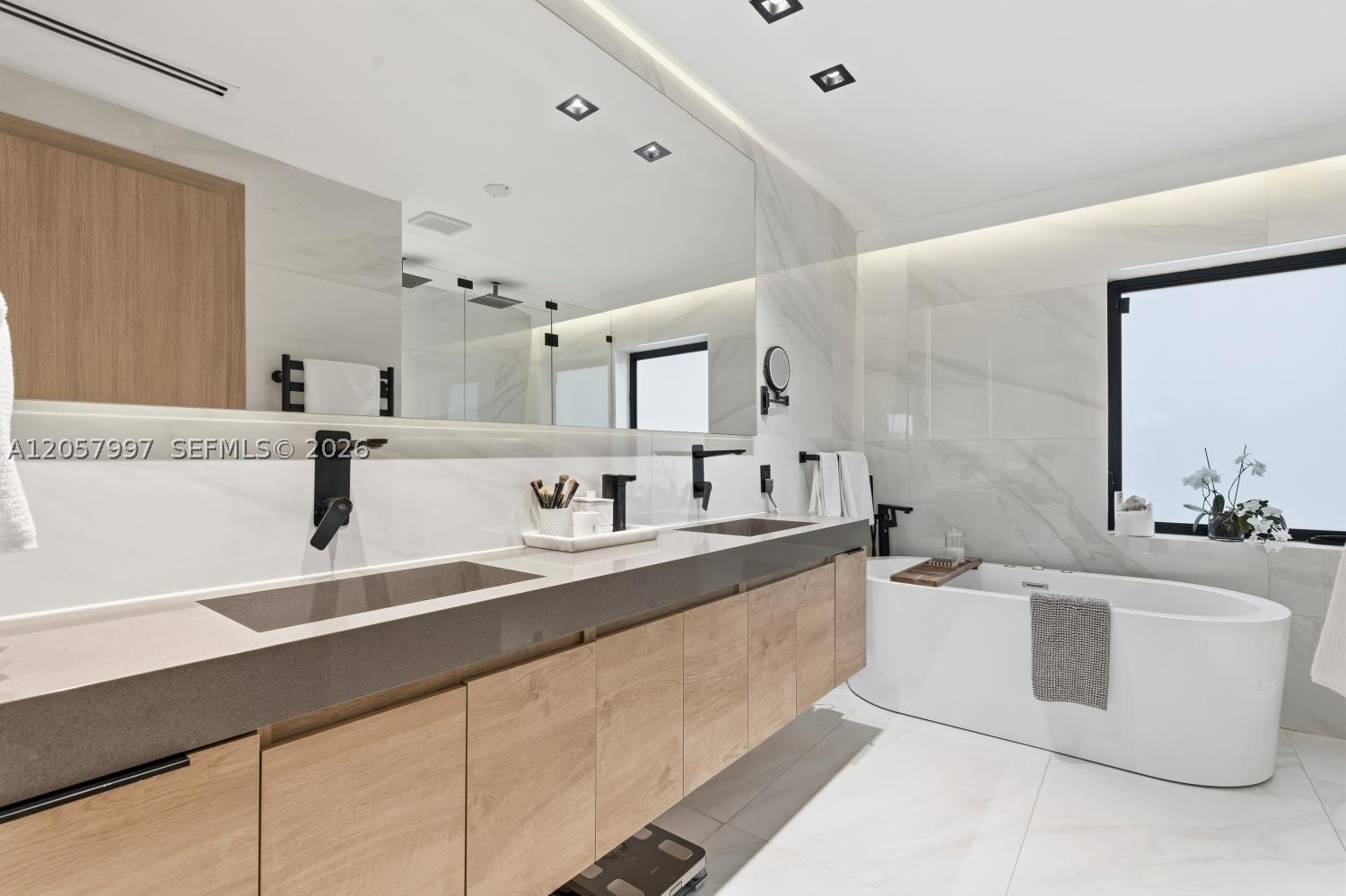 HOLLYWOOD LAKES SECTION - Residential