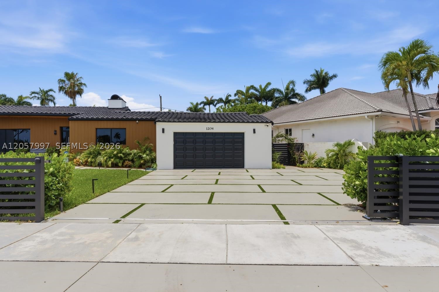 HOLLYWOOD LAKES SECTION - Residential
