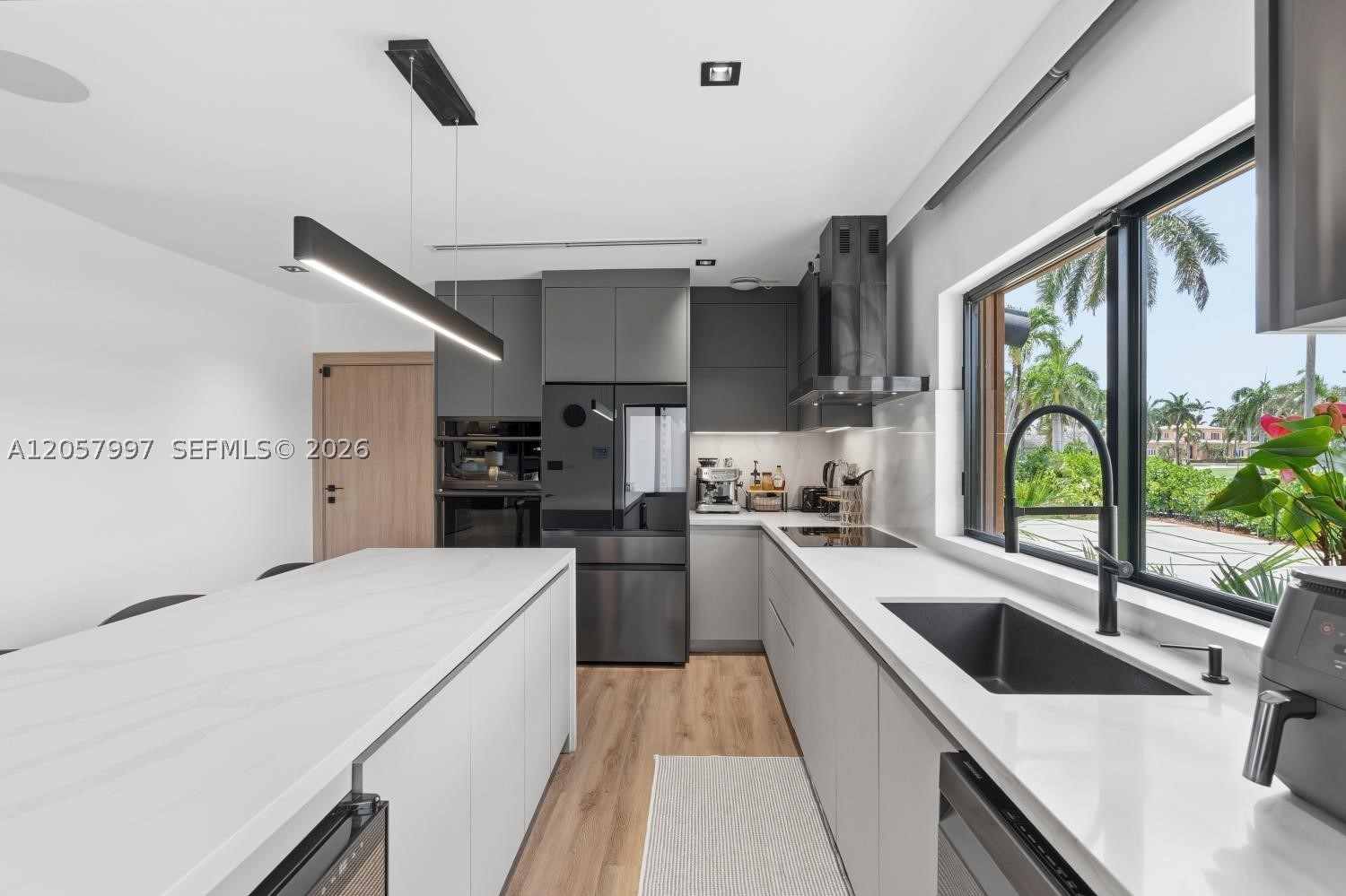 HOLLYWOOD LAKES SECTION - Residential