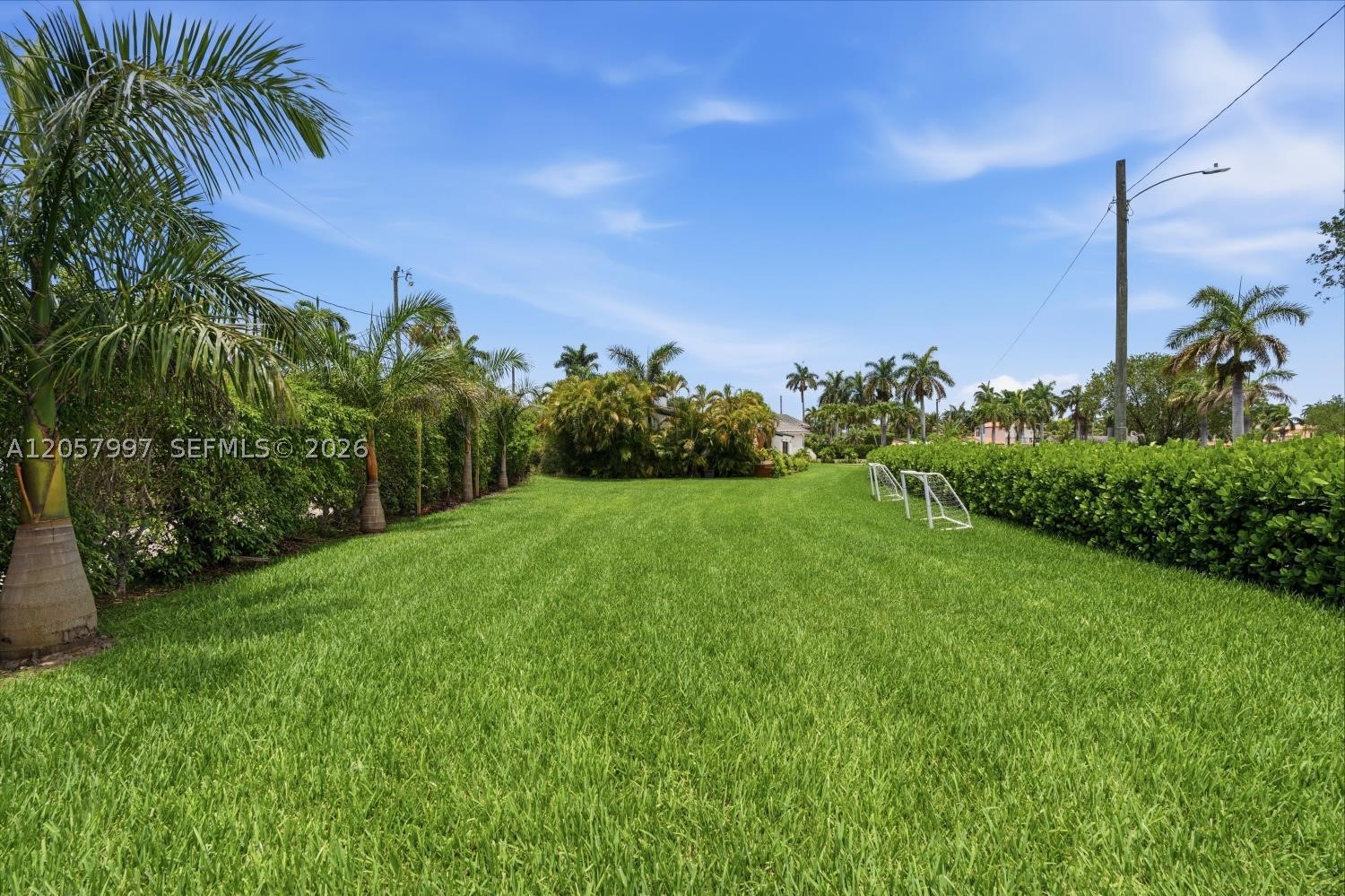 HOLLYWOOD LAKES SECTION - Residential