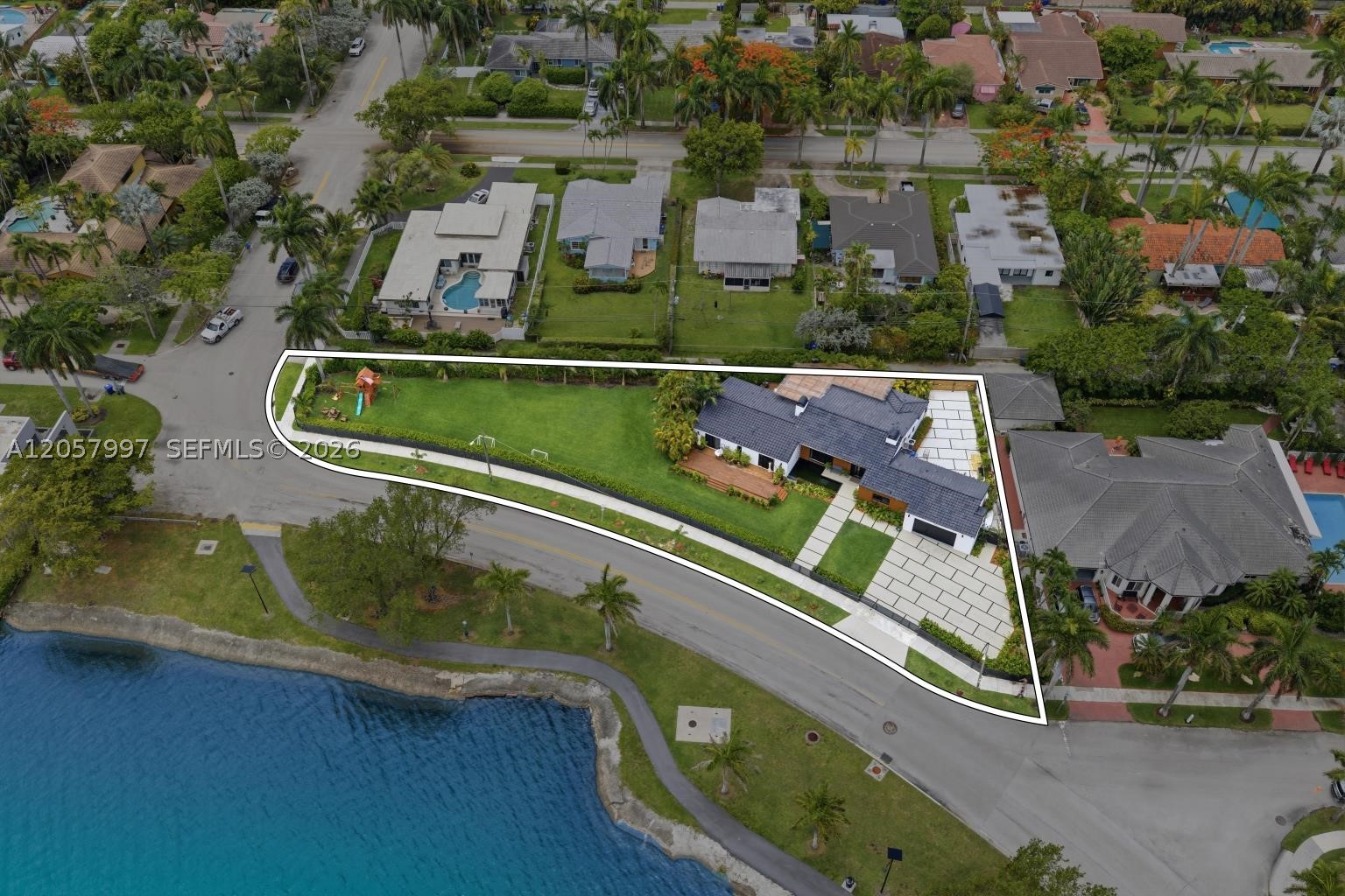HOLLYWOOD LAKES SECTION - Residential