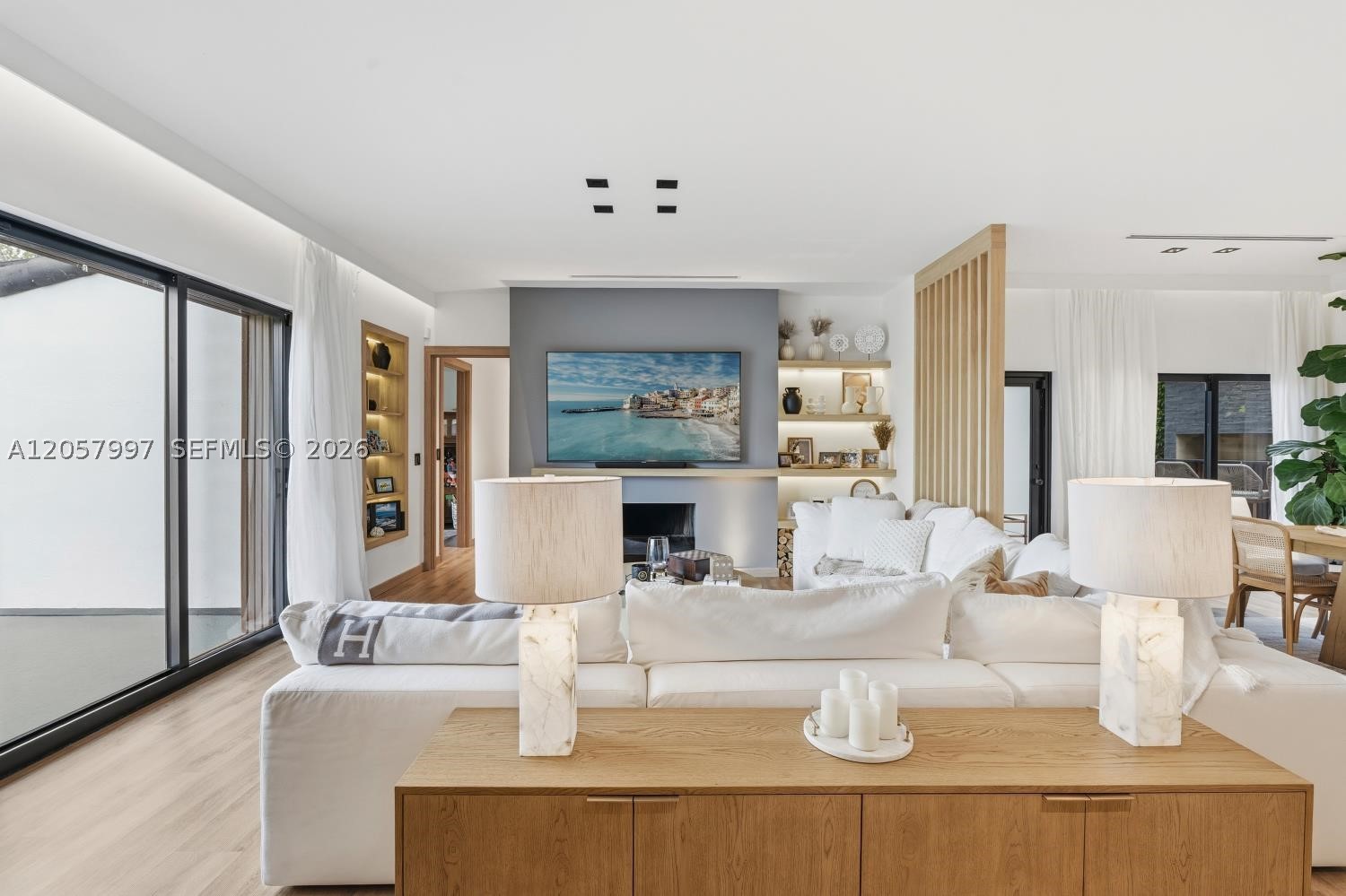 HOLLYWOOD LAKES SECTION - Residential