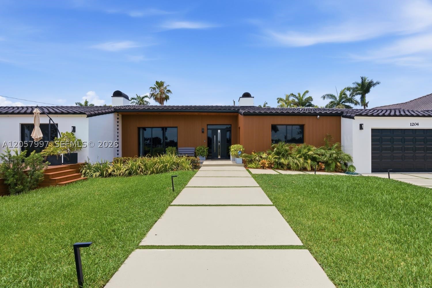 HOLLYWOOD LAKES SECTION - Residential