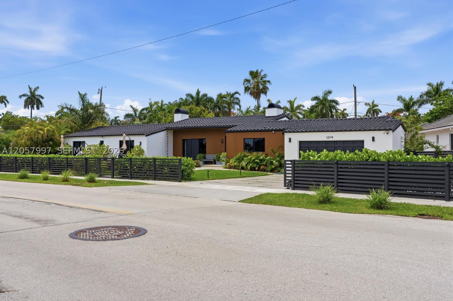 HOLLYWOOD LAKES SECTION - Residential