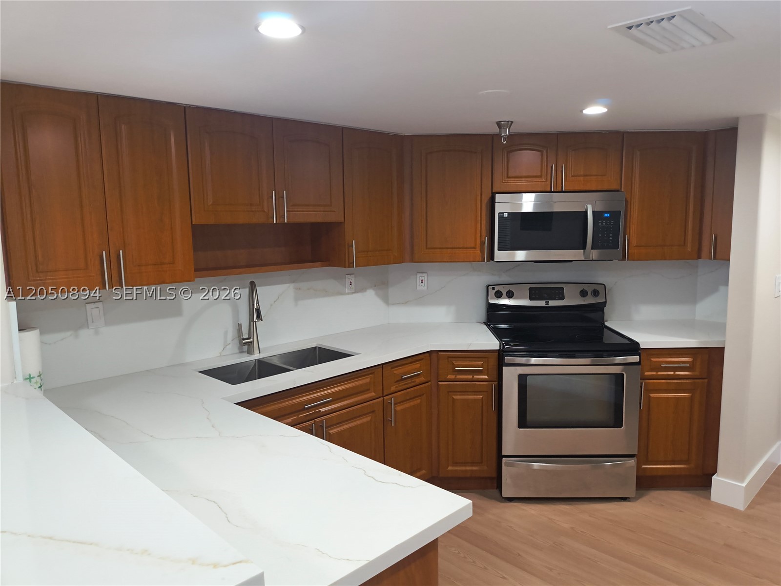 Remodeled corner unit, freshly painted, new bathroom and floors. Great location, Brickell, beaches, Highways, shopping, dinning.