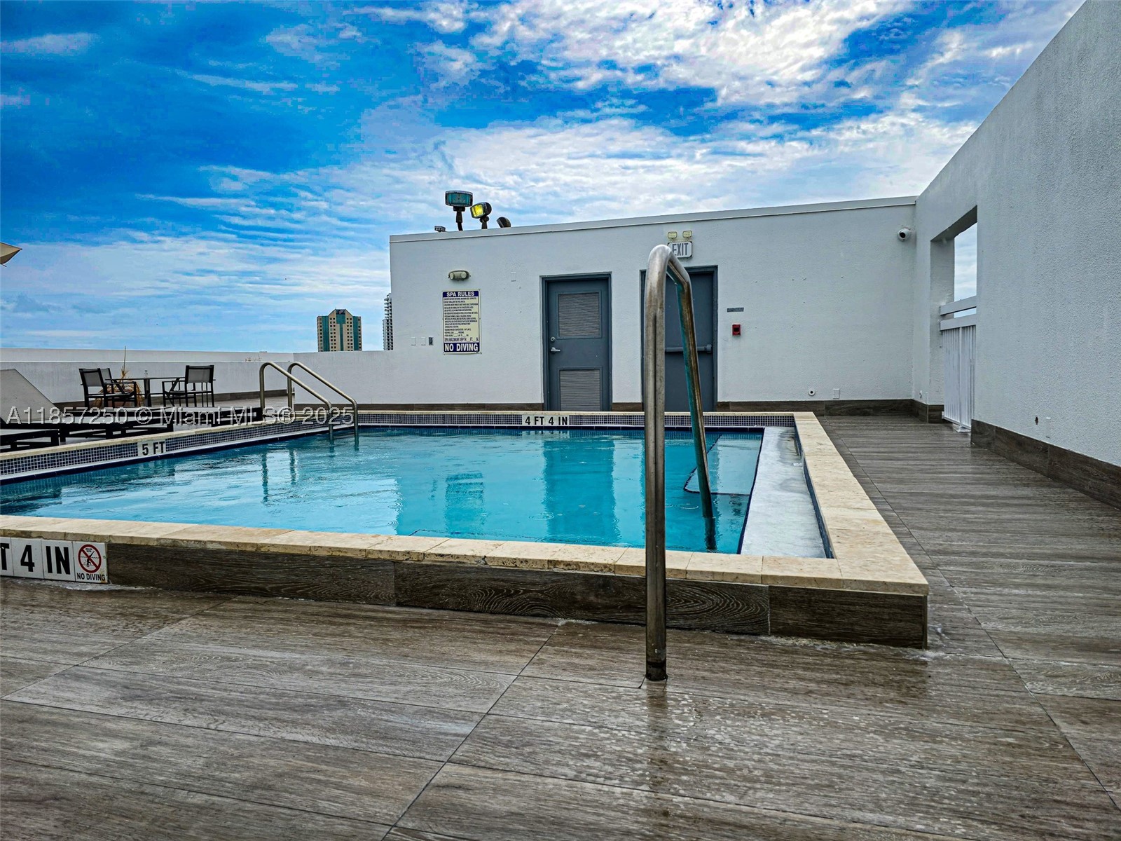 VILLAGGIO IN THE GROVE TO - Residential