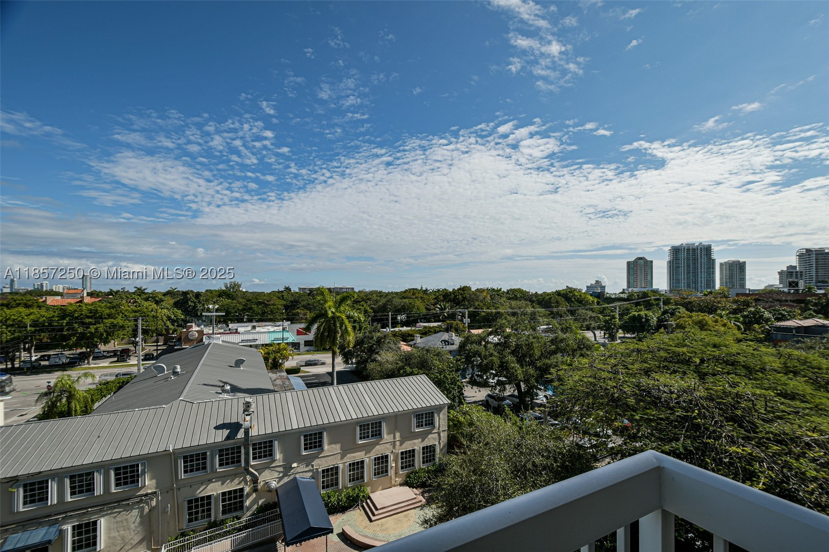 VILLAGGIO IN THE GROVE TO - Residential