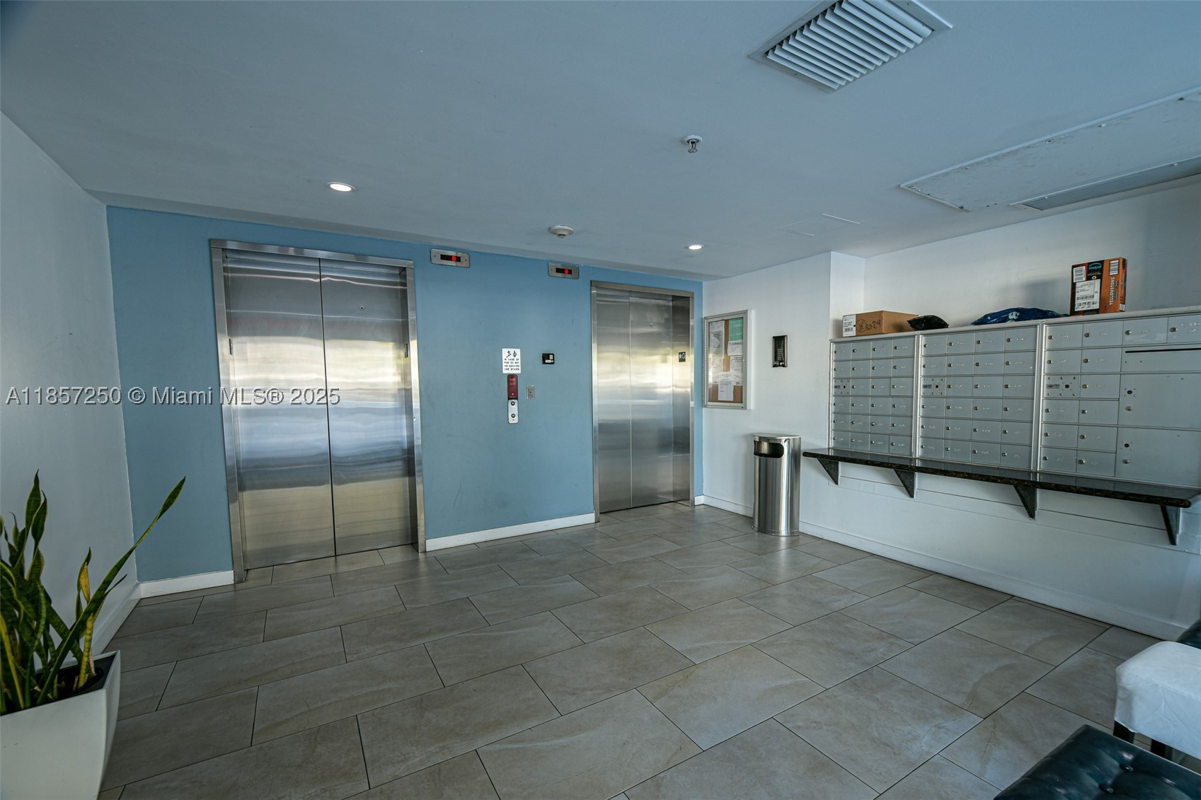 VILLAGGIO IN THE GROVE TO - Residential