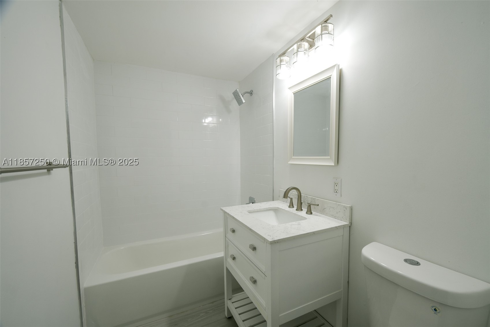 VILLAGGIO IN THE GROVE TO - Residential