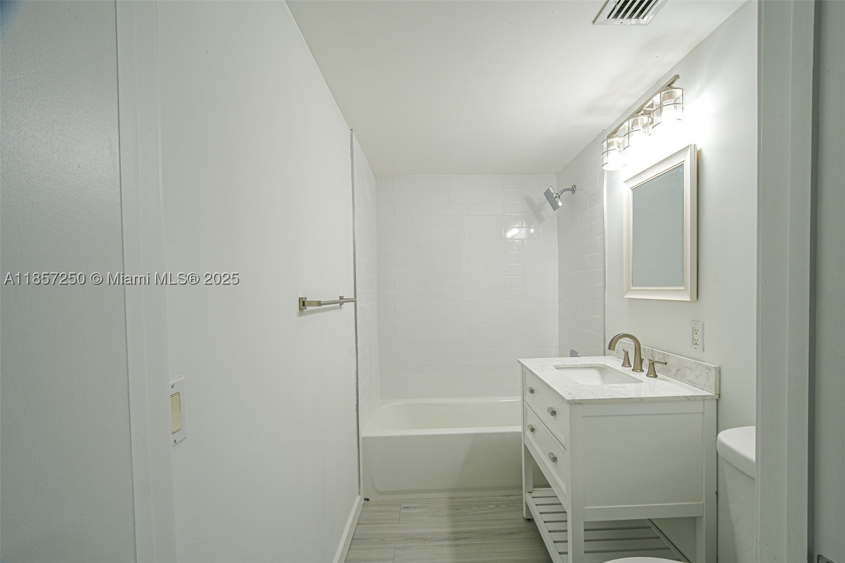VILLAGGIO IN THE GROVE TO - Residential