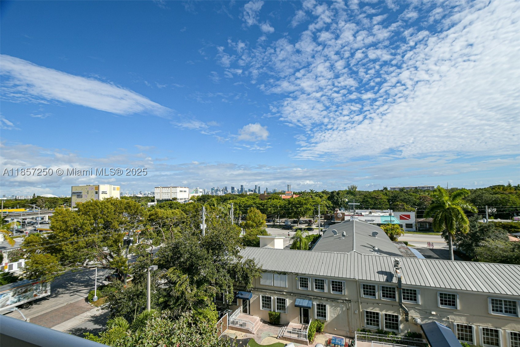 VILLAGGIO IN THE GROVE TO - Residential