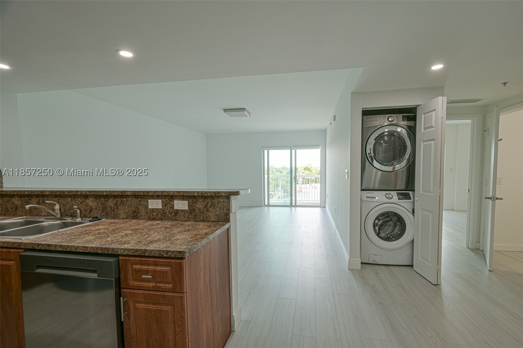 VILLAGGIO IN THE GROVE TO - Residential