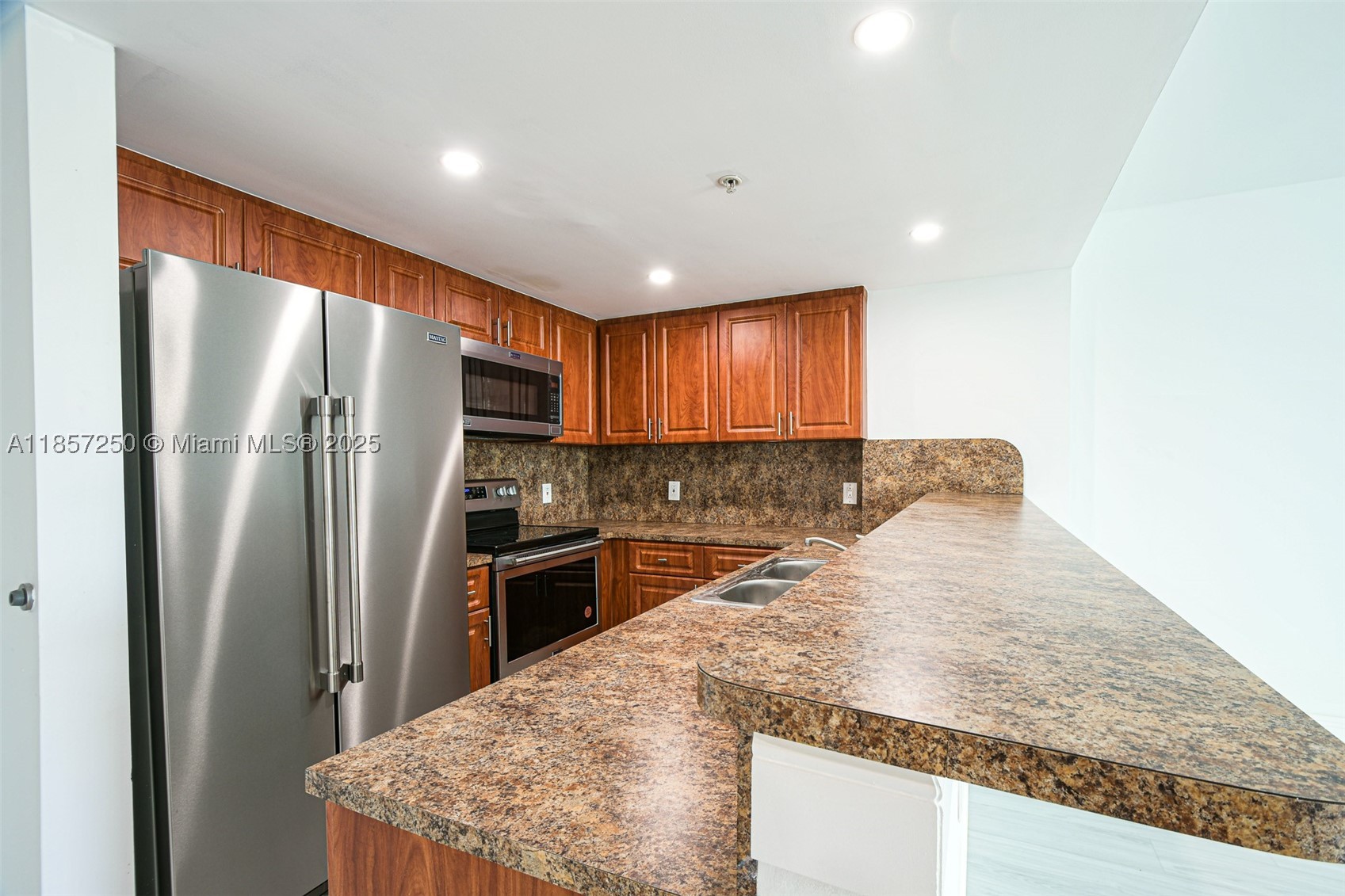 VILLAGGIO IN THE GROVE TO - Residential