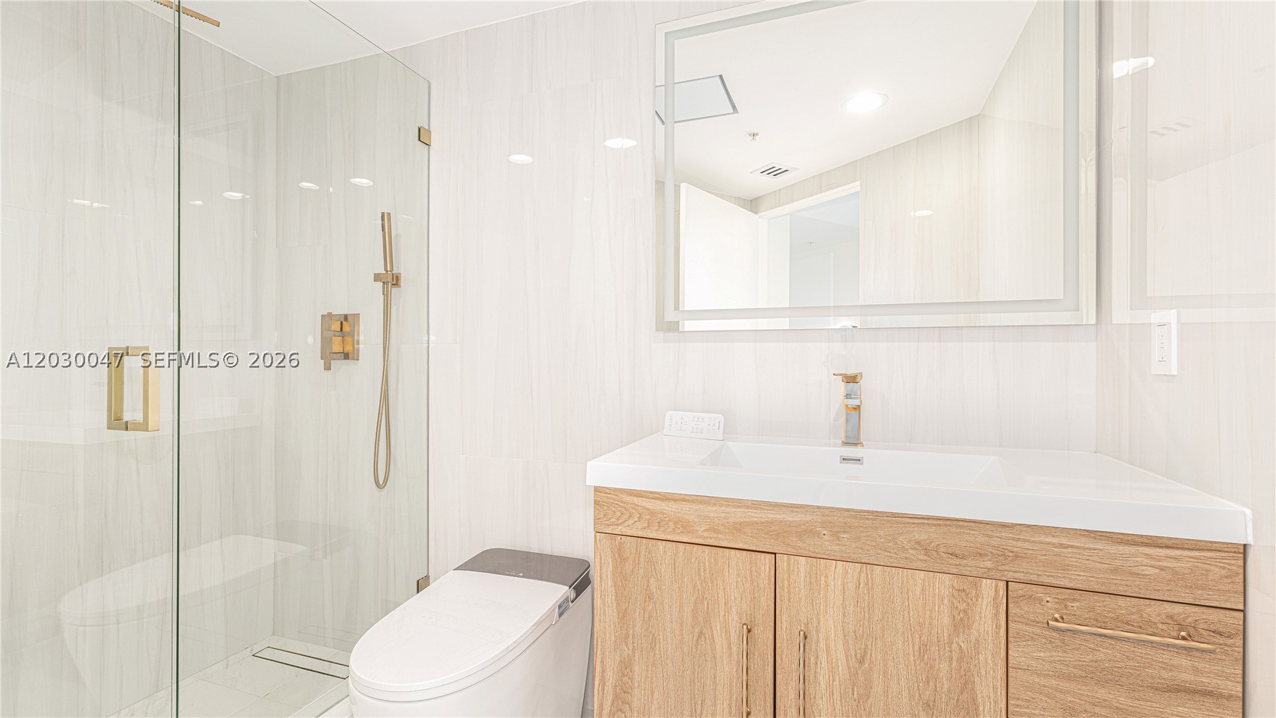 LAS OLAS RIVER HOUSE COND - Residential Lease