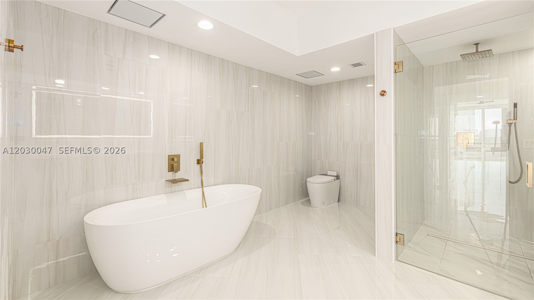 LAS OLAS RIVER HOUSE COND - Residential Lease
