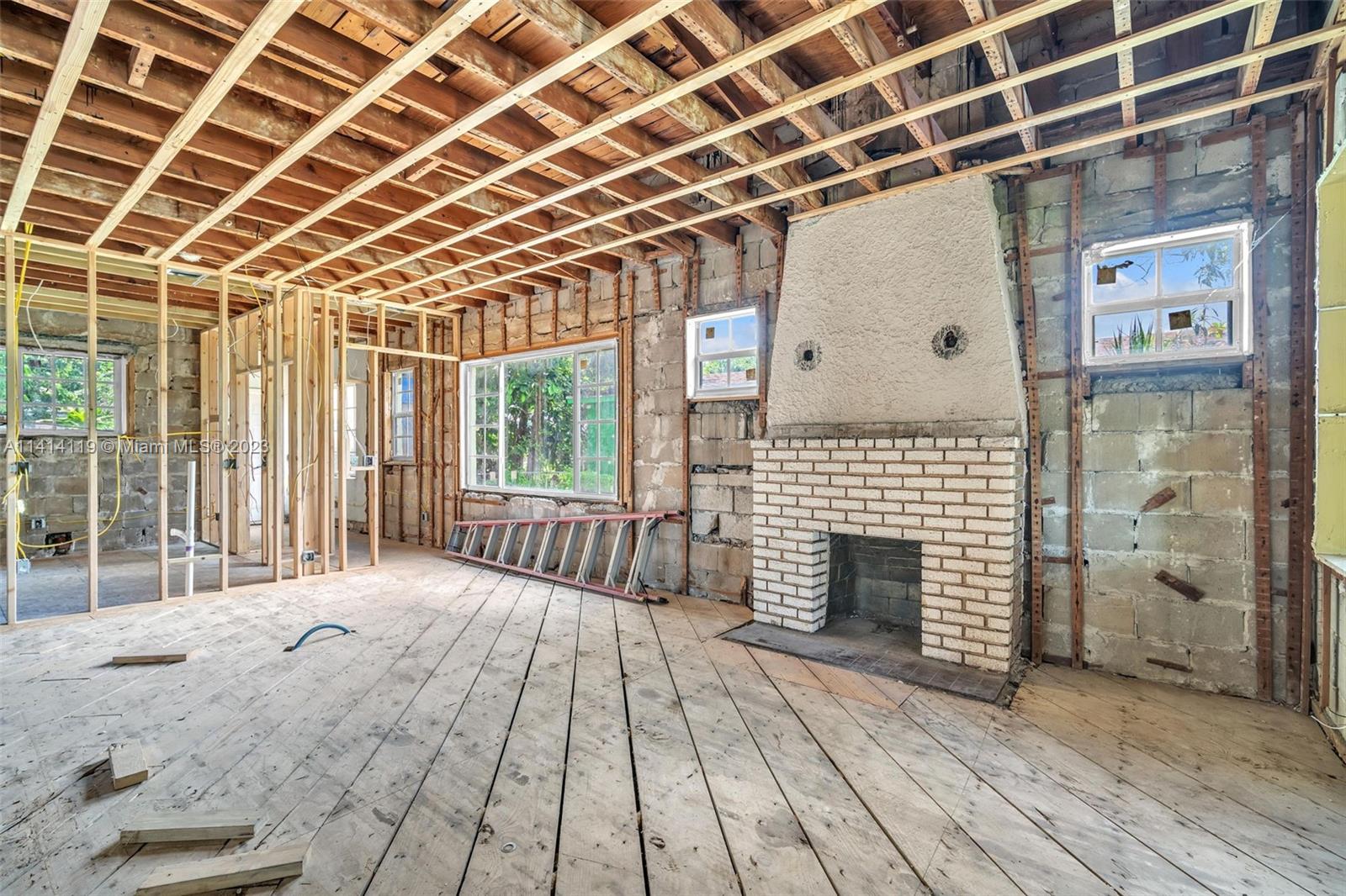 CRESTWOOD - Residential