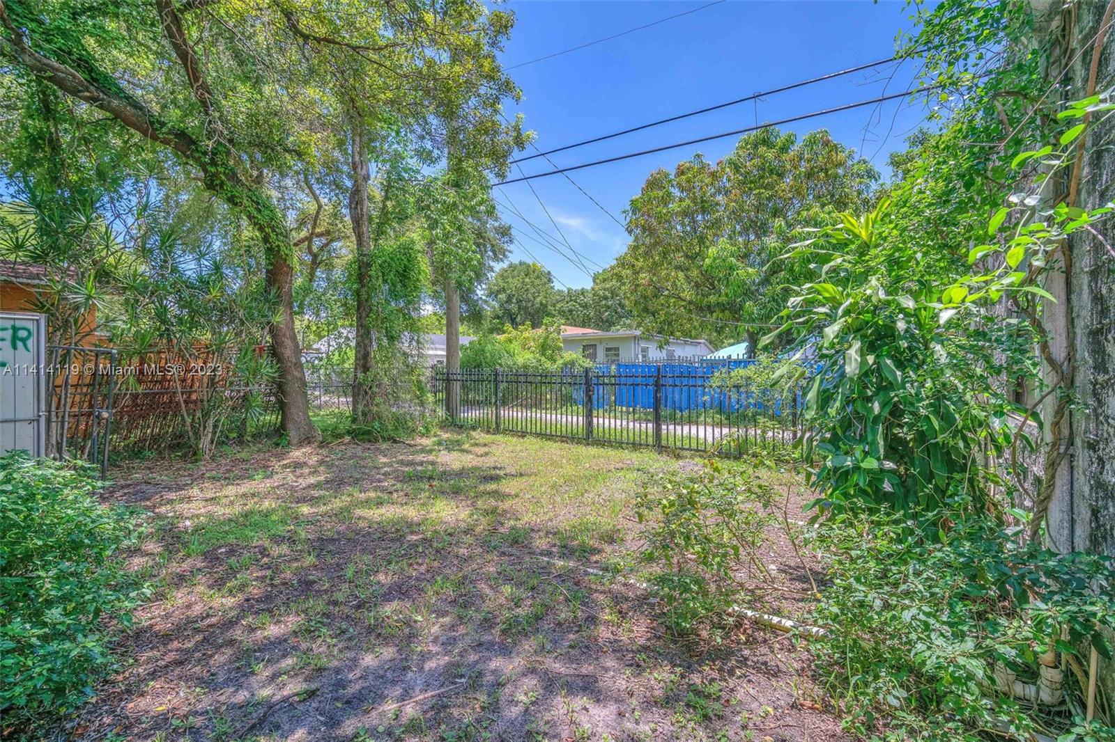 CRESTWOOD - Residential