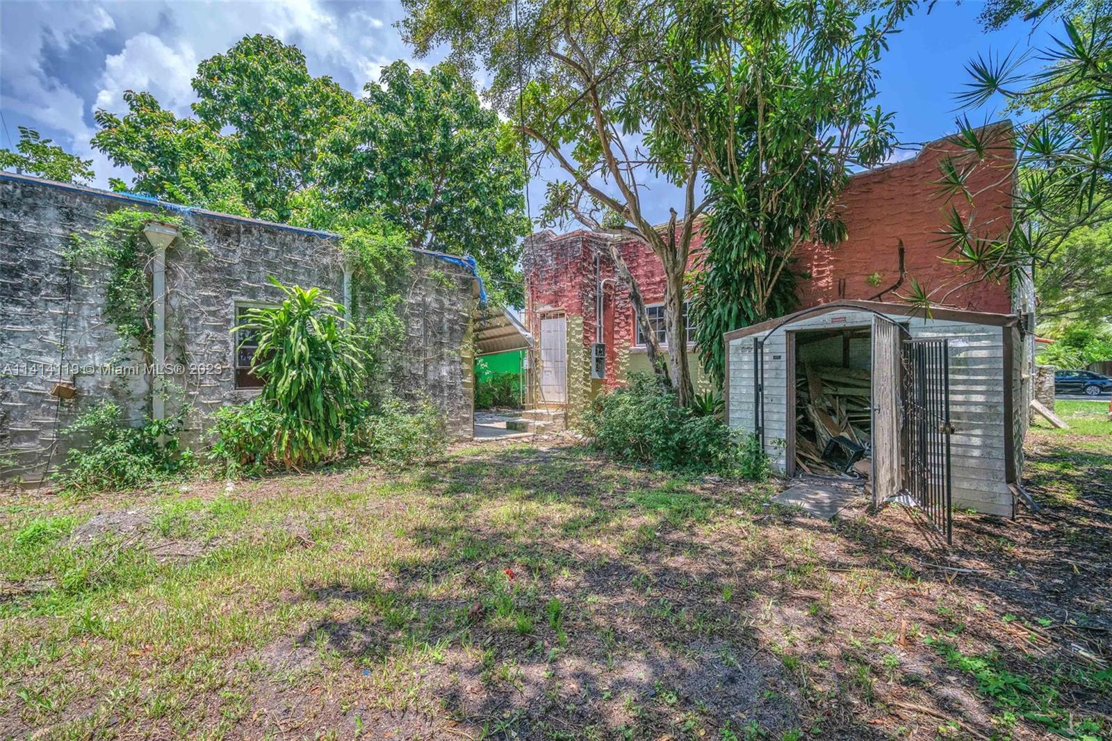CRESTWOOD - Residential