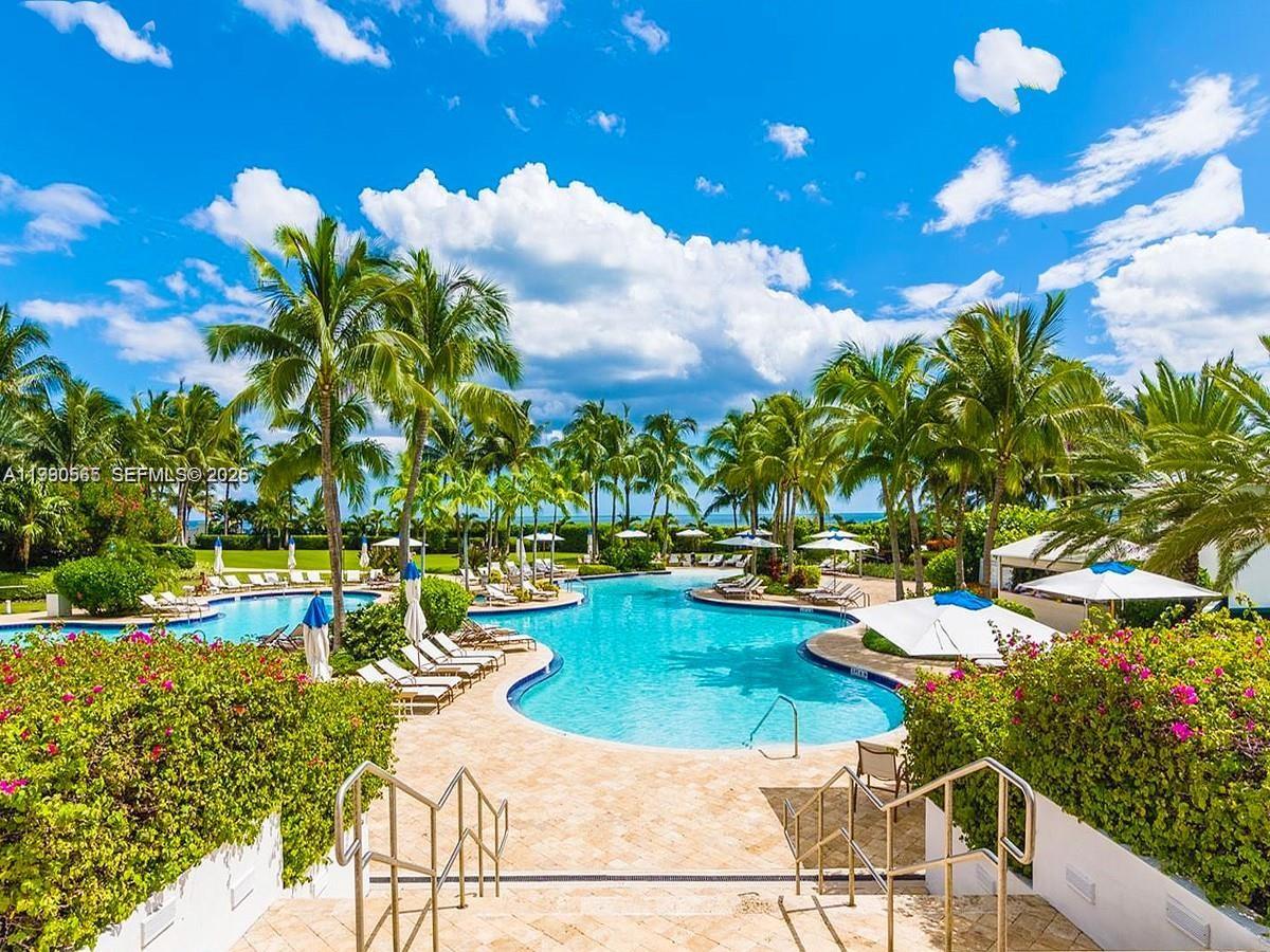 CONTINUUM ON SOUTH BEACH - Residential
