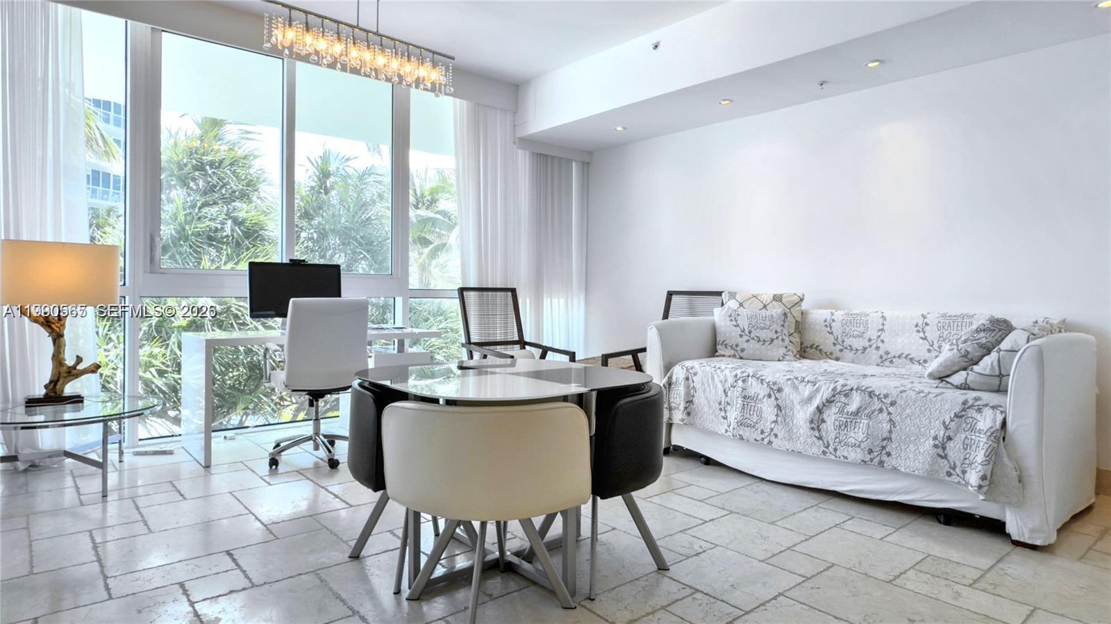 CONTINUUM ON SOUTH BEACH - Residential