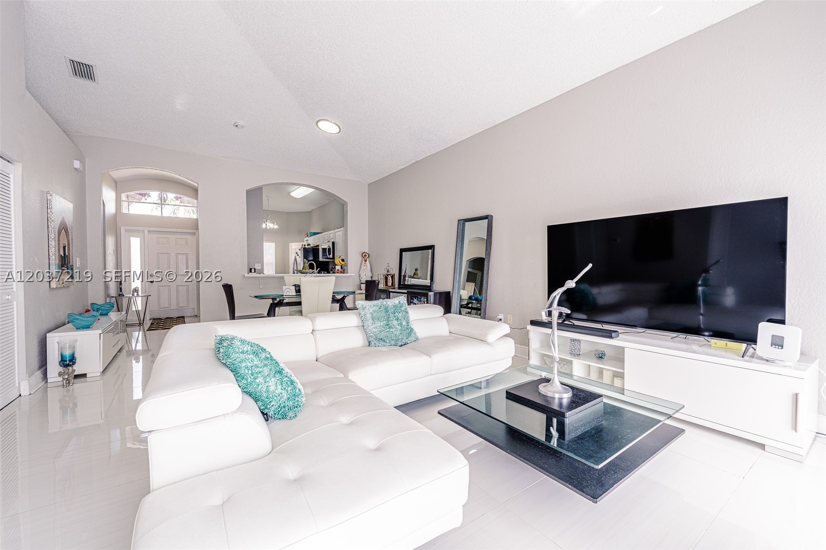 FOREST LAKES COUNTRY GARD - Residential Lease