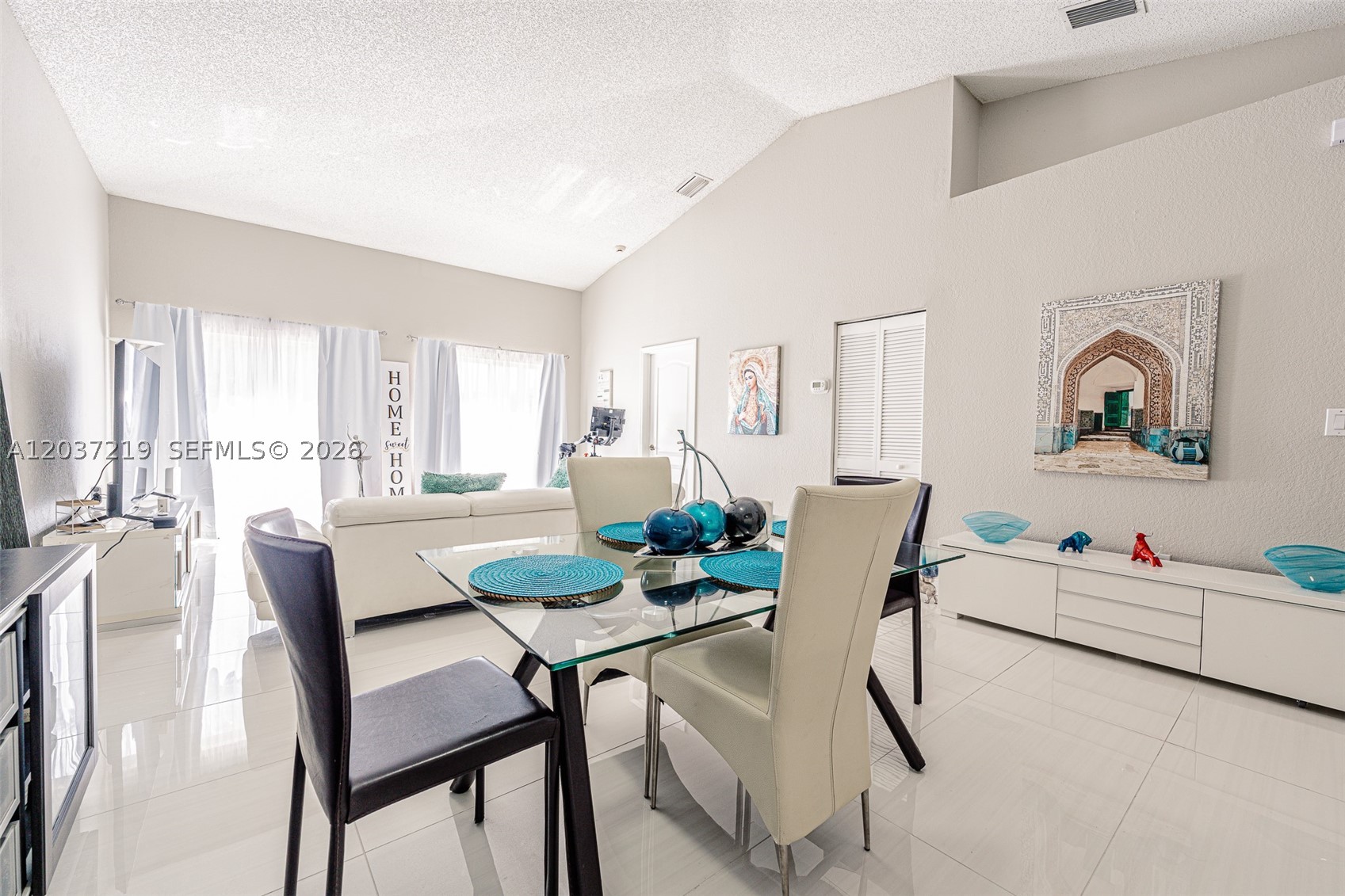 FOREST LAKES COUNTRY GARD - Residential Lease