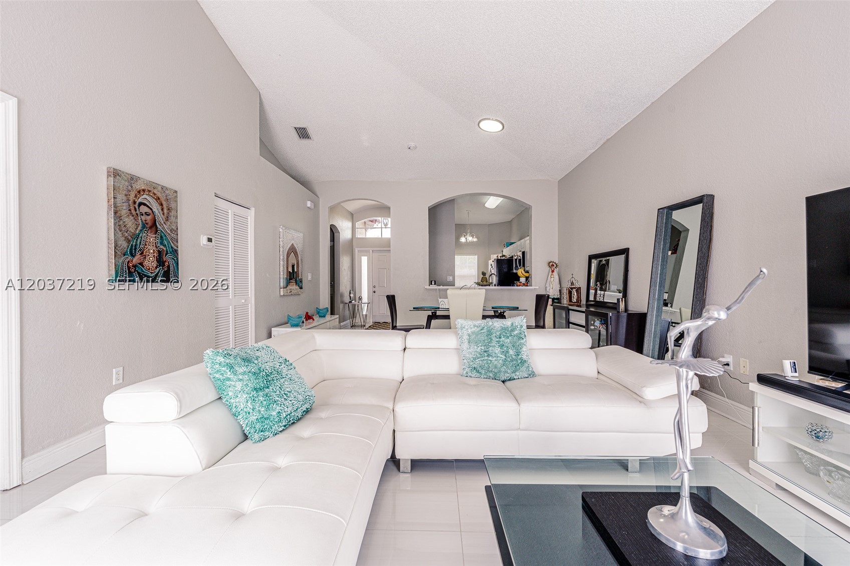 FOREST LAKES COUNTRY GARD - Residential Lease