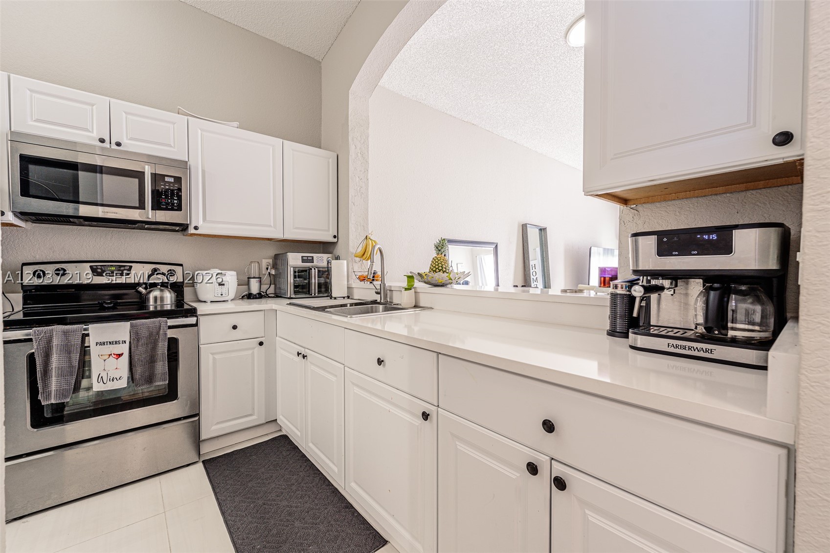 FOREST LAKES COUNTRY GARD - Residential Lease