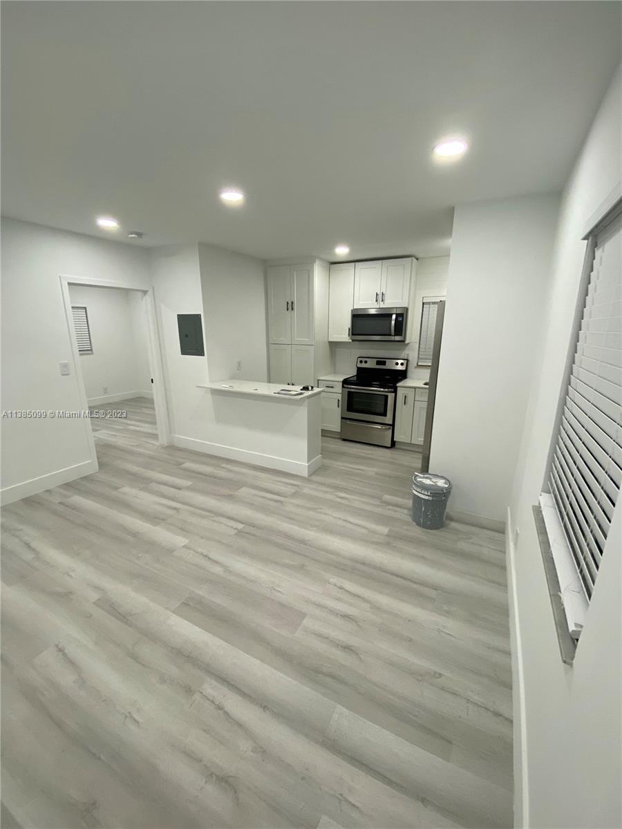 Fully remodeled unit in the heart of Coconut Grove. Ground unit, double closets, W/D inside the unit, two parking spaces (Tandem parking), Quiet building. NO PETS.
