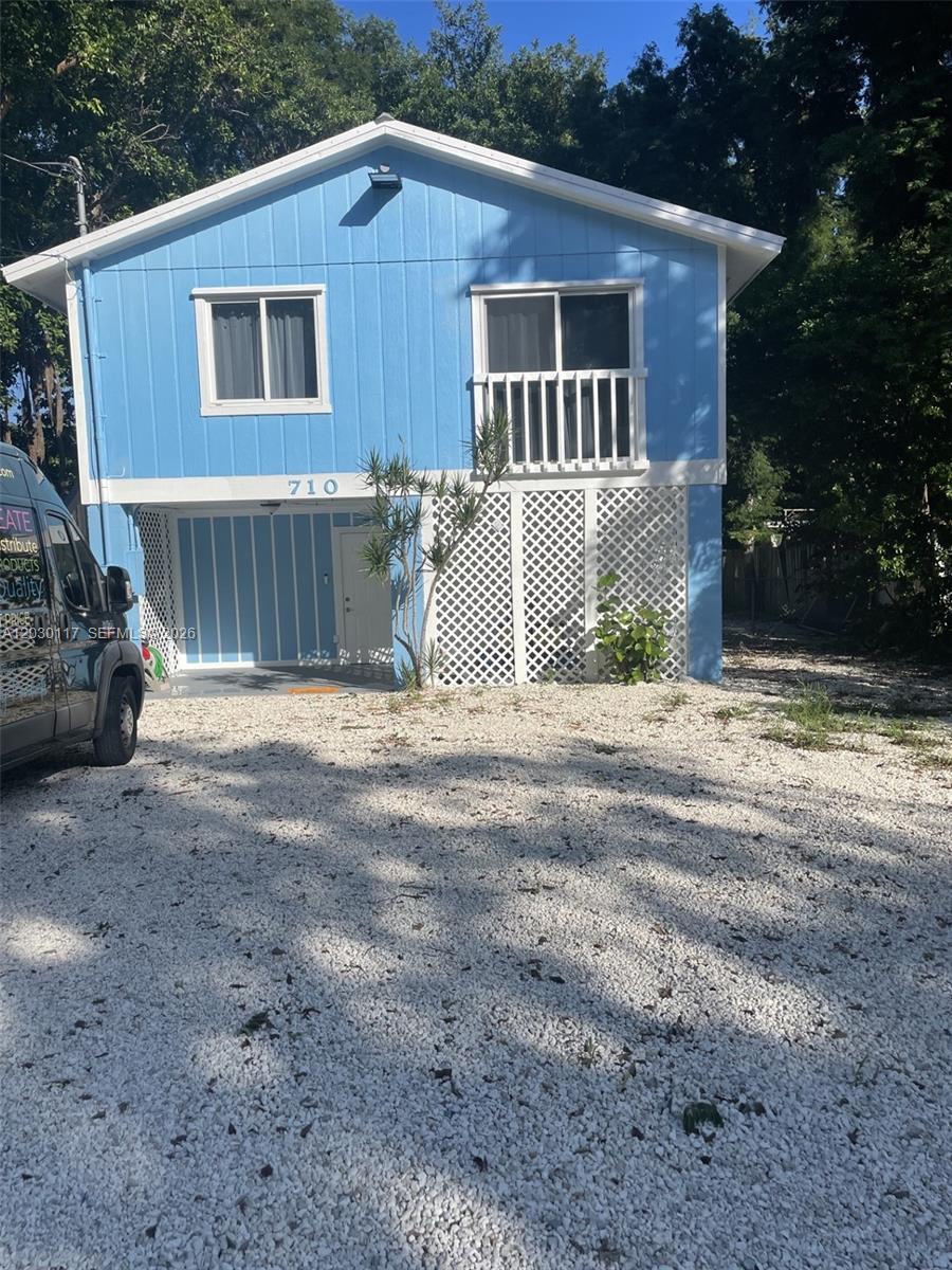 WONDERFUL 2/1 ALL UTILITIES INCLUDED NO HOA IN KEY LARGO.