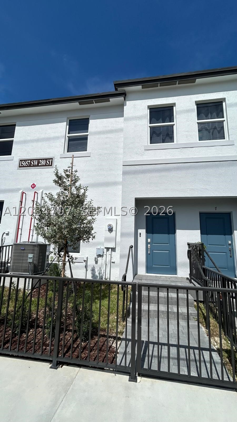 VIVANT BLVD COLLECTION - Residential Lease
