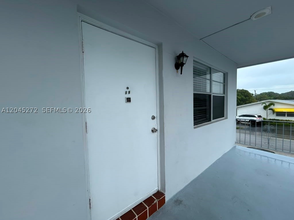 HOLLYWOOD LITTLE RANCHES - Residential Lease