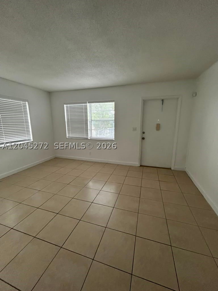 HOLLYWOOD LITTLE RANCHES - Residential Lease