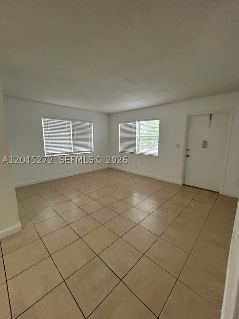 HOLLYWOOD LITTLE RANCHES - Residential Lease