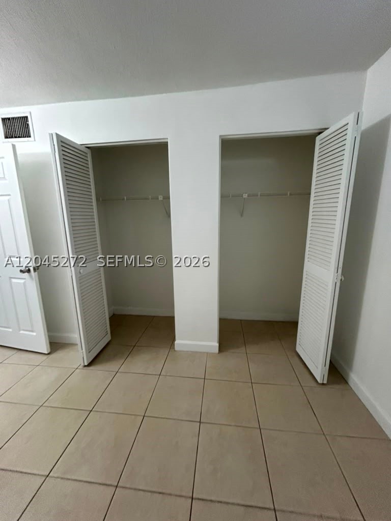 HOLLYWOOD LITTLE RANCHES - Residential Lease