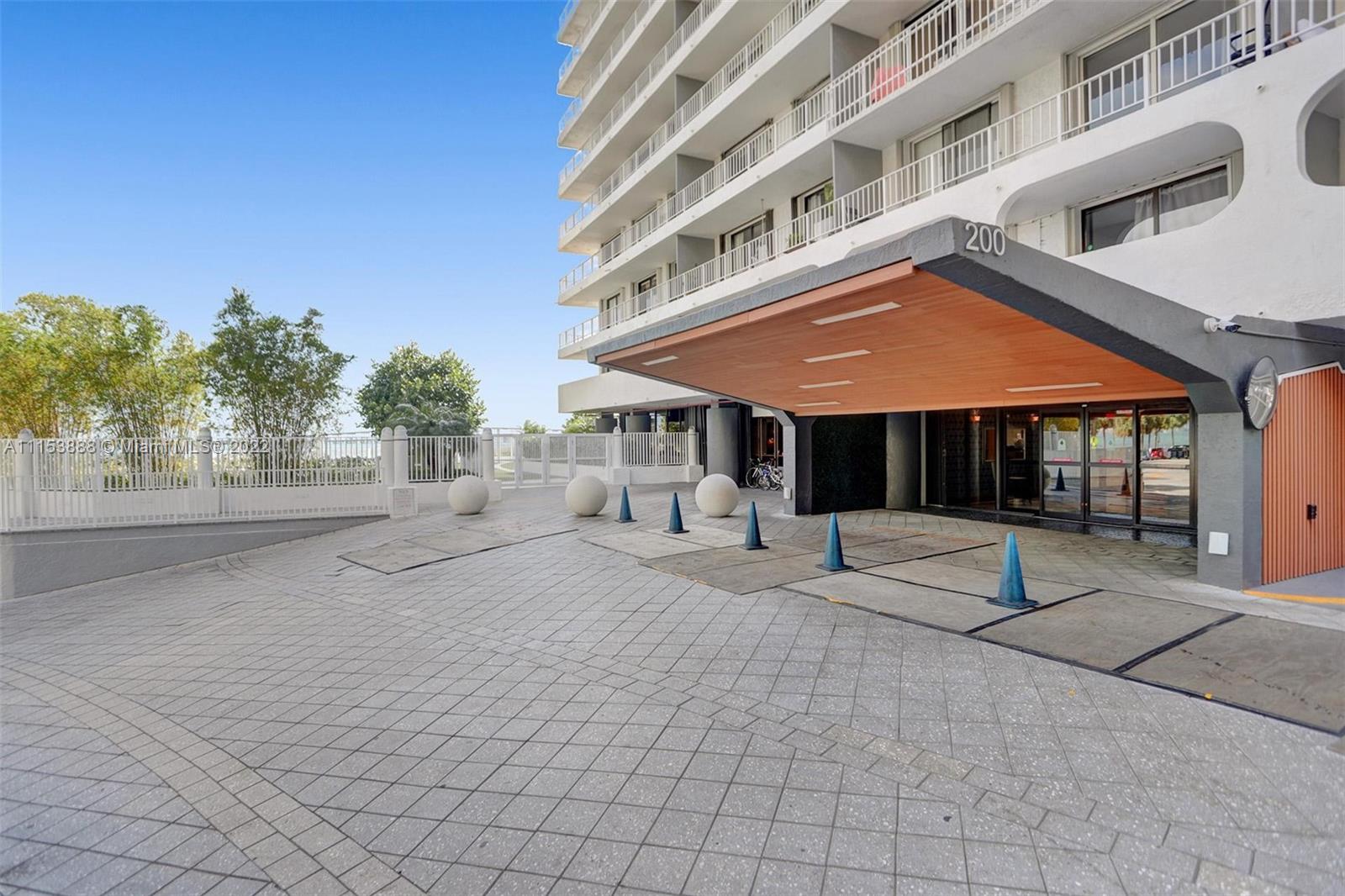BRICKELL HARBOUR CONDO - Residential