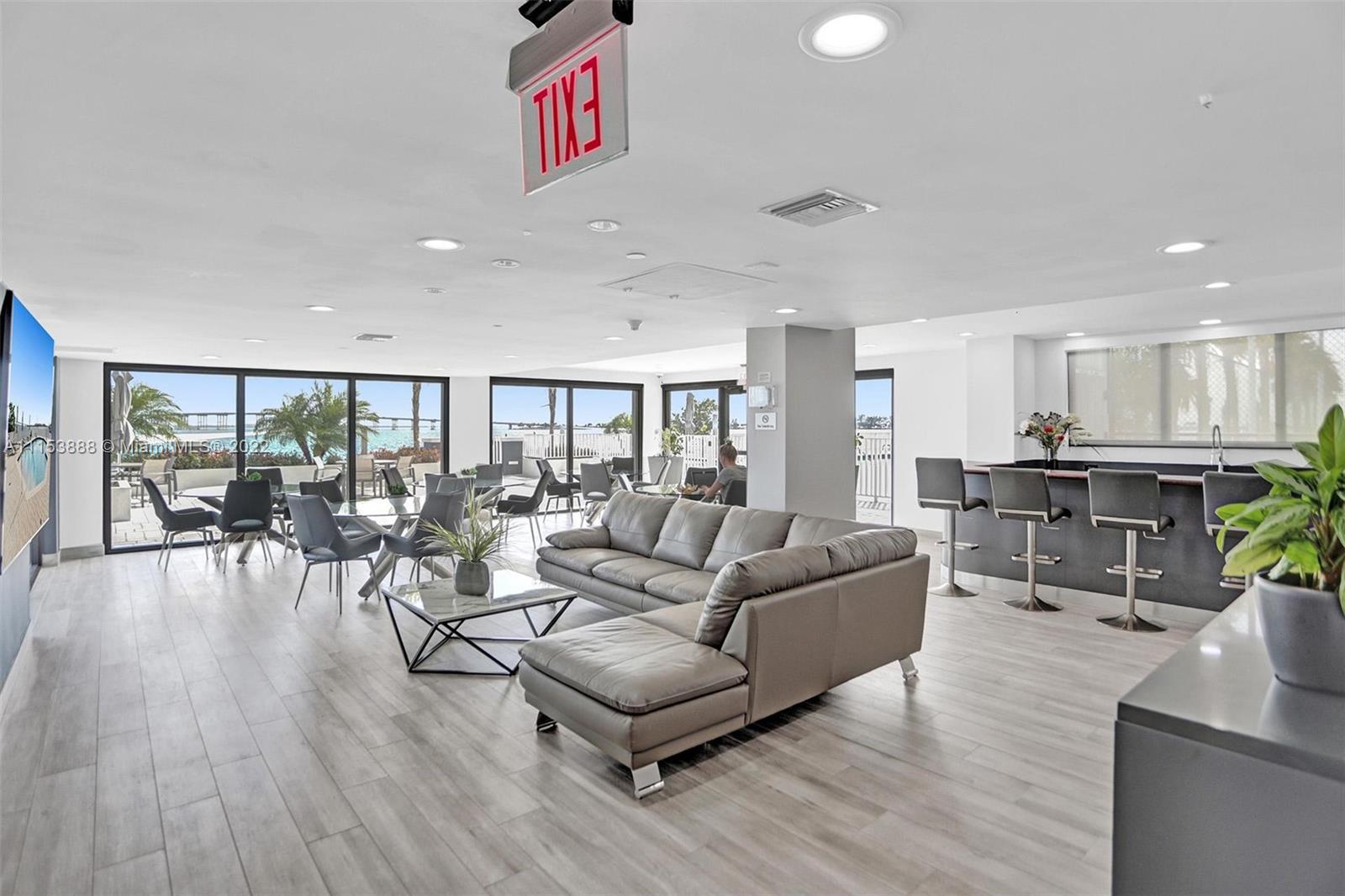 BRICKELL HARBOUR CONDO - Residential