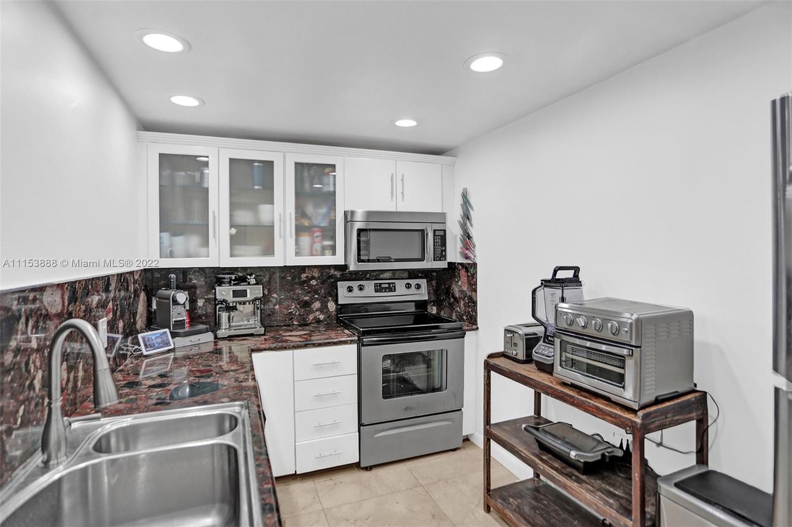 BRICKELL HARBOUR CONDO - Residential