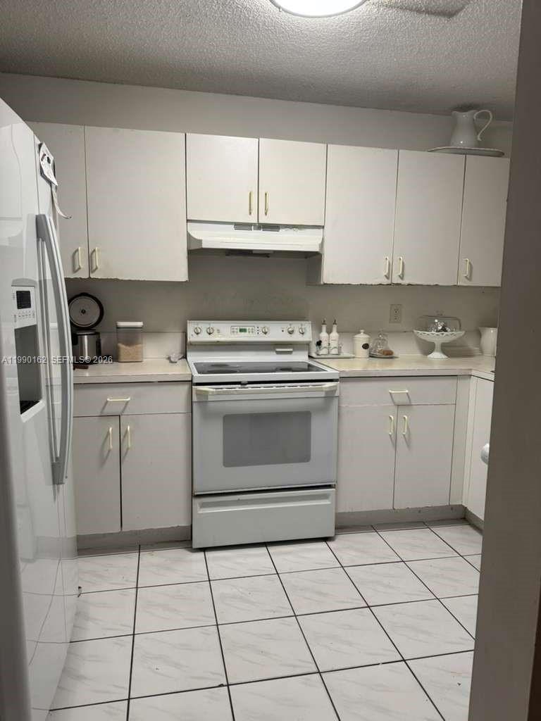 VILLAS AT BRISTOL PARK CO - Residential