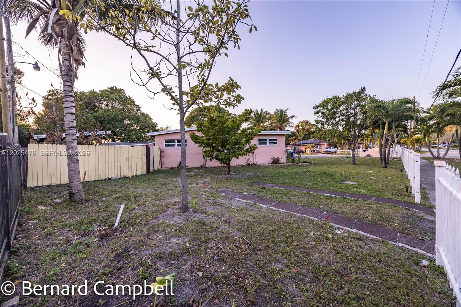 LAUDERDALE MANORS ADD - Residential