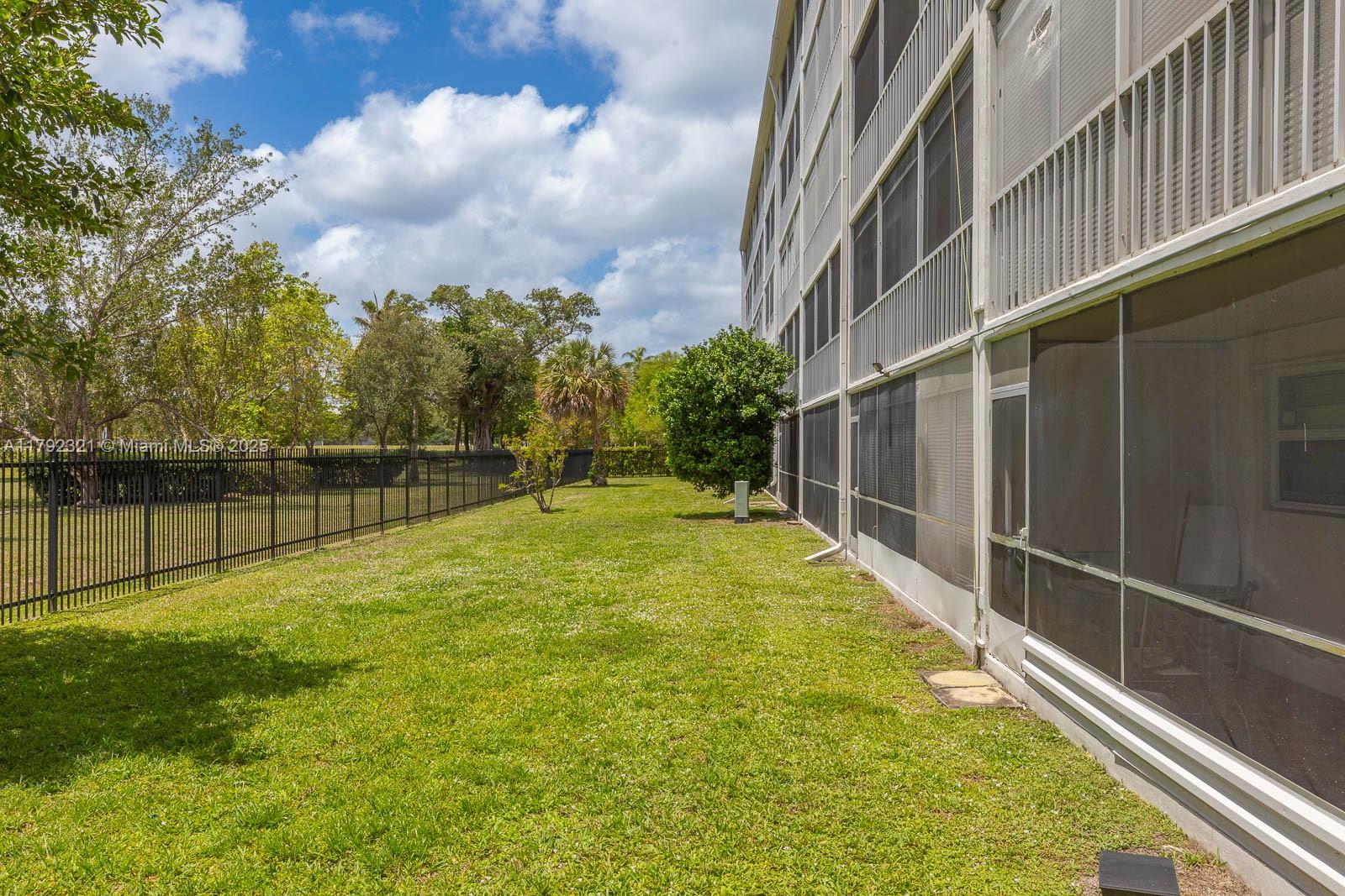 HILLCREST COUNTRY CLUB NO - Residential