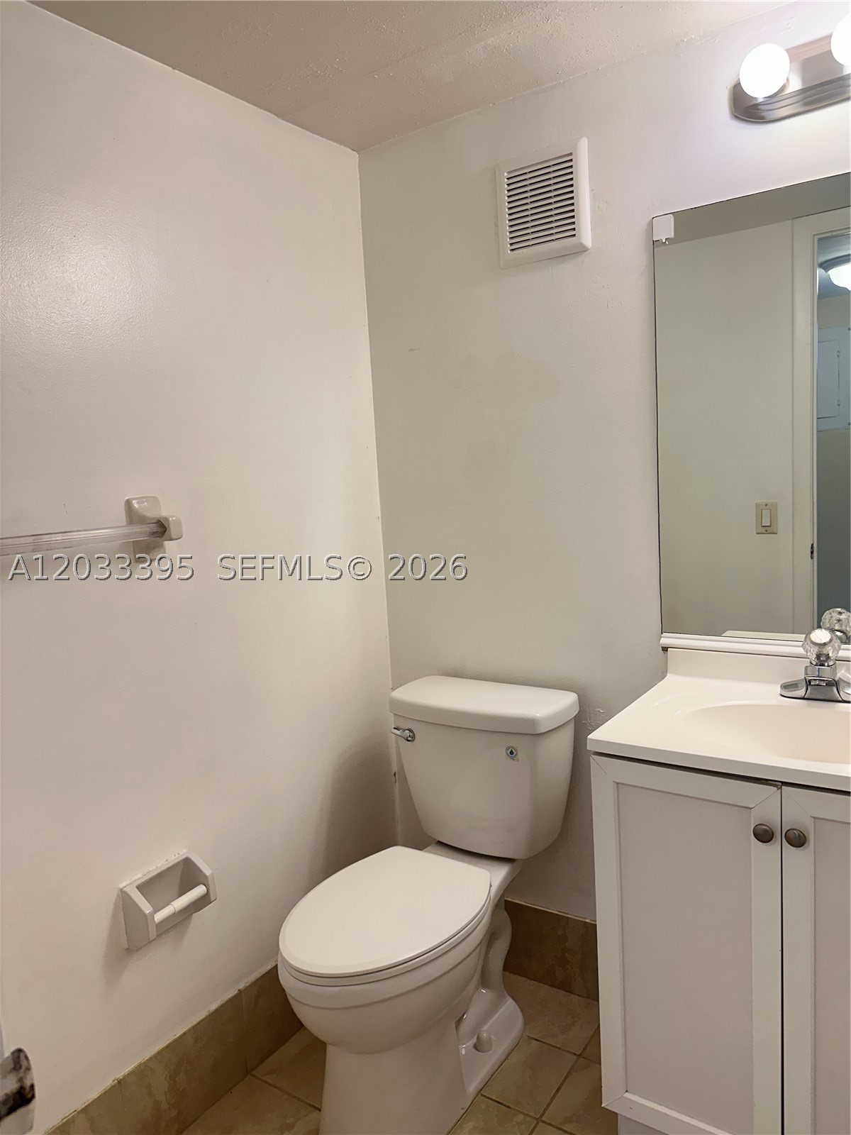 LAGO WEST CONDOMINIUM - Residential Lease
