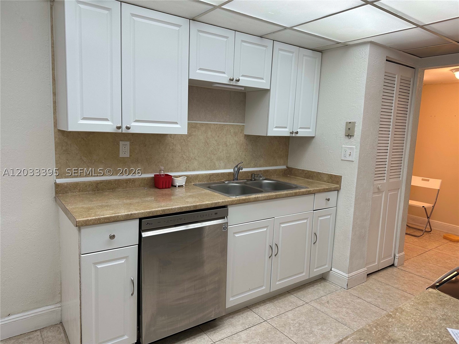 LAGO WEST CONDOMINIUM - Residential Lease