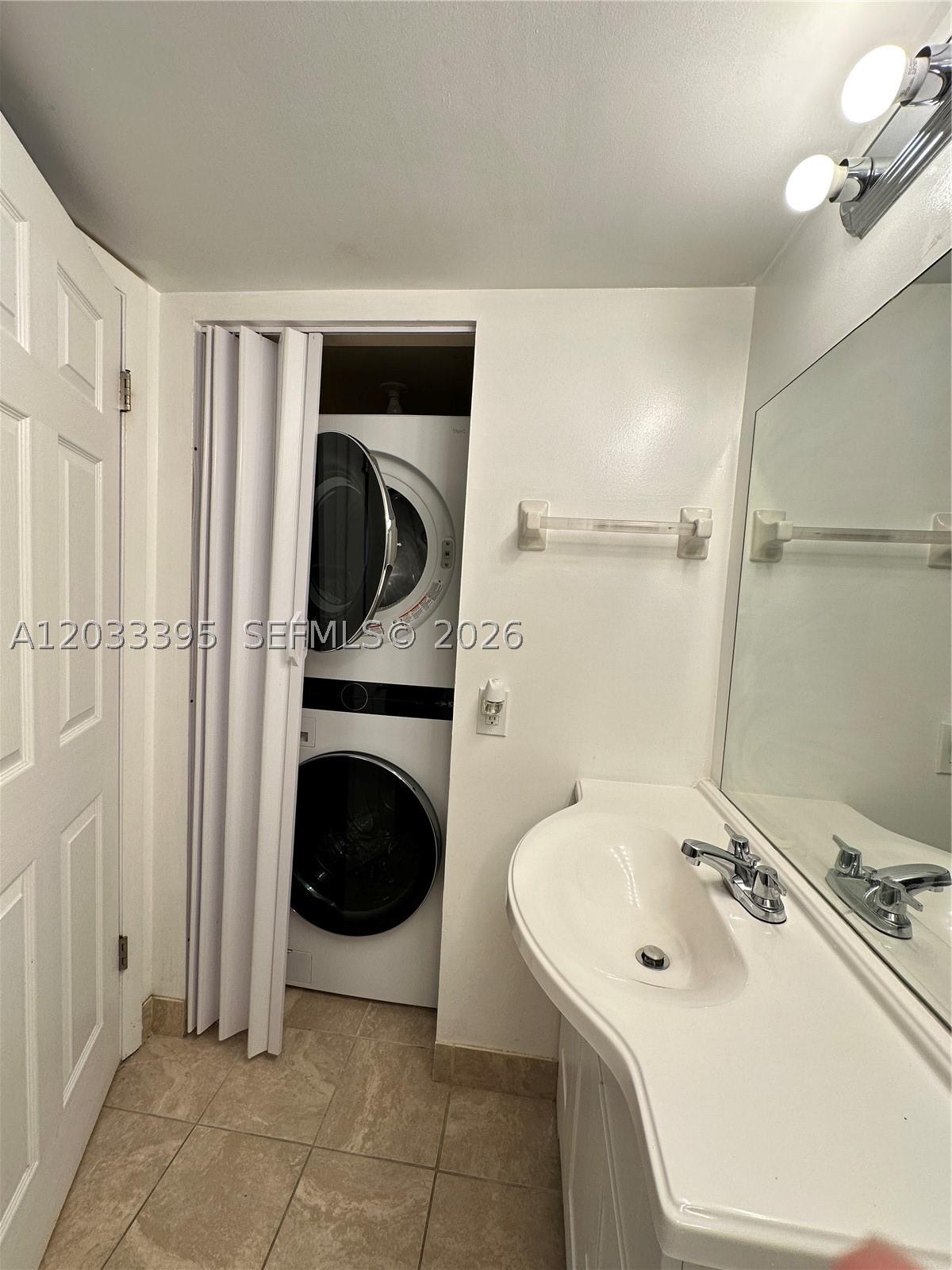 LAGO WEST CONDOMINIUM - Residential Lease