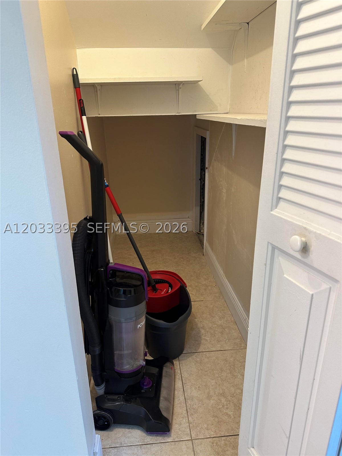 LAGO WEST CONDOMINIUM - Residential Lease