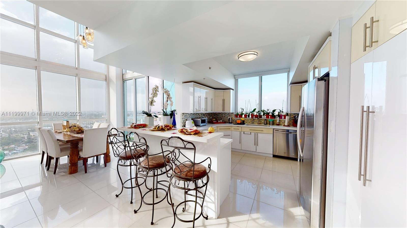 TERRAZAS RIVERPARK VILLAG - Residential