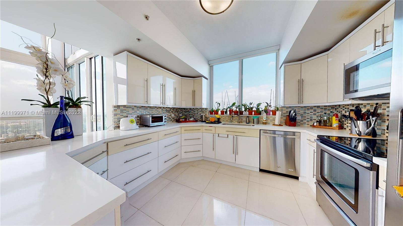 TERRAZAS RIVERPARK VILLAG - Residential