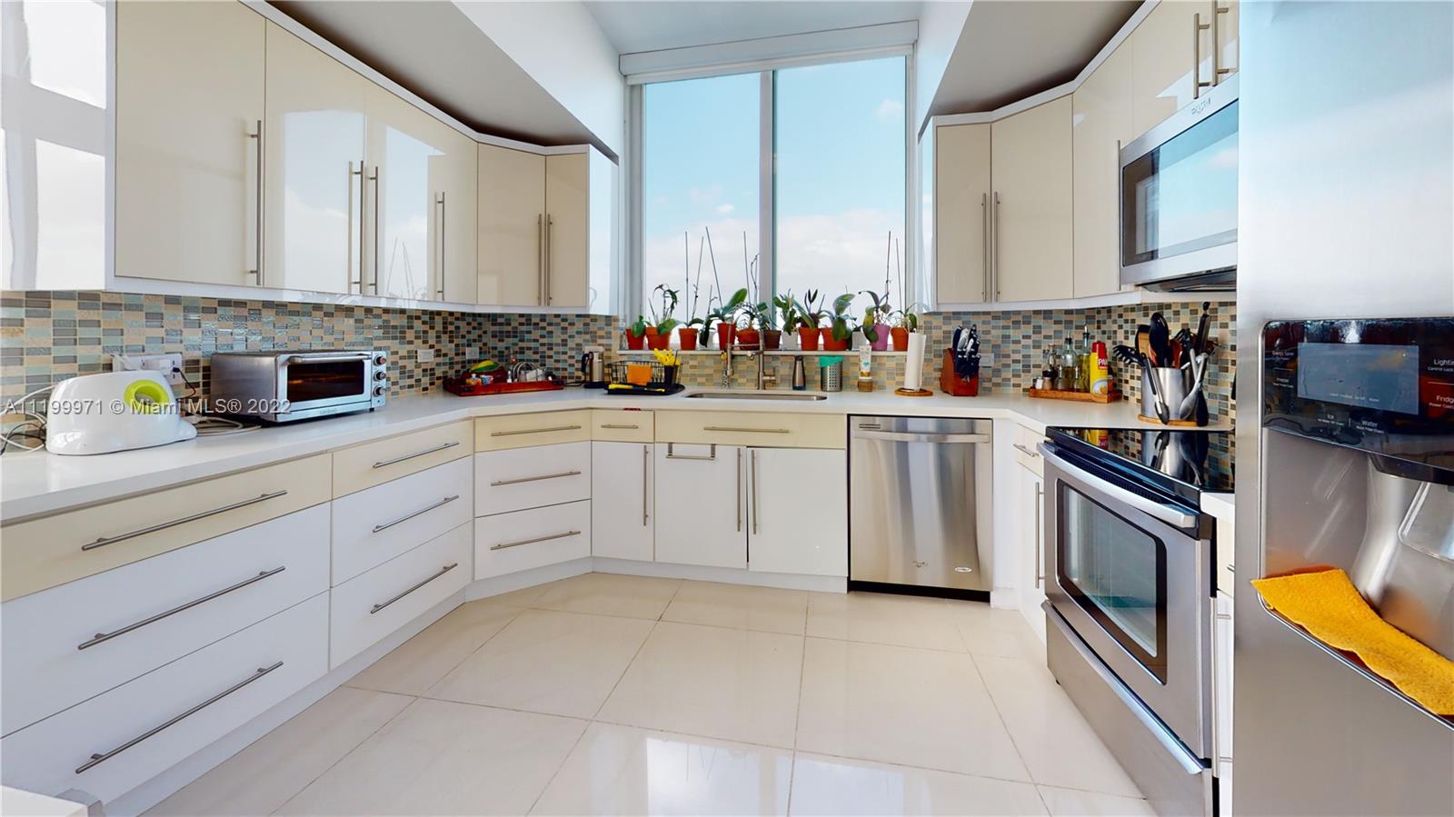 TERRAZAS RIVERPARK VILLAG - Residential
